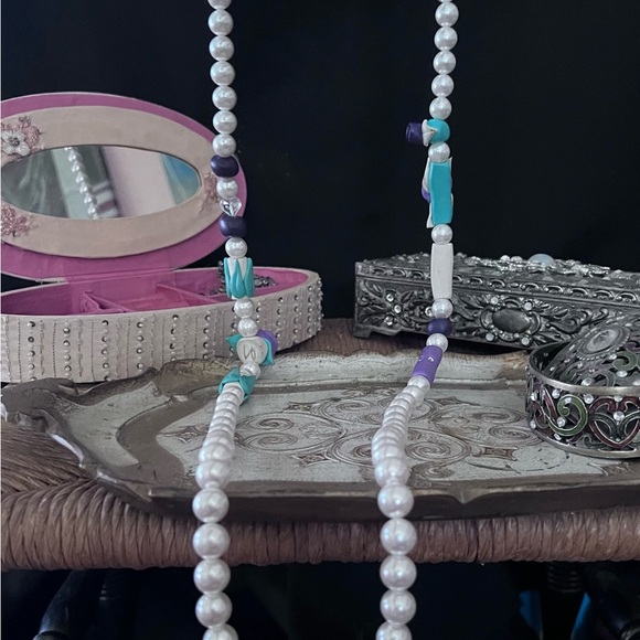 Vintage costume jewelry. - Picture 6 of 9